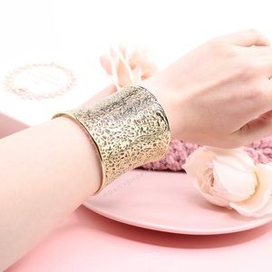 Kendra Scott Wide Cuff Bracelet